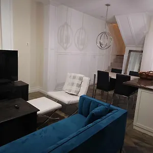 https://downtown-deluxe-stylish-2bd2ba-townhouse.vancouver-hotels-bc.net